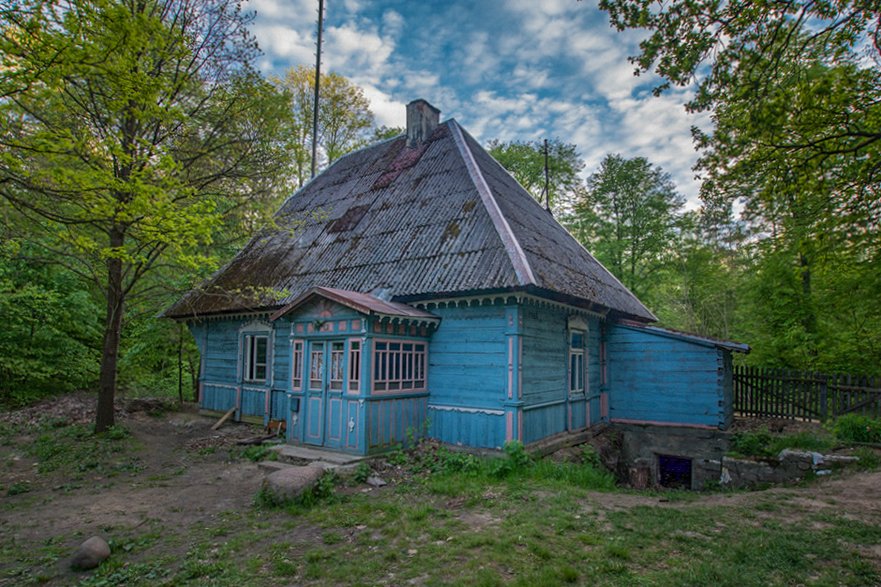 Opuszczona leśniczówka