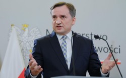 500 zł długu urosło do niemal 80 tys. zł. Interwencja Ziobry