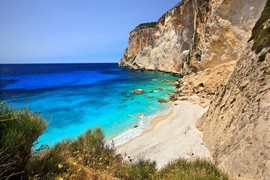 Ostrvo koje Grci KRIJU OD TURISTA: Ovaj RAJ se ne može rečima opisati, odiše TIHIM LUKSUZOM i meštani ga žele samo za sebe! Ušuškano, savršeno i intimno - svaki detalj je kao sa najlepše razglednice