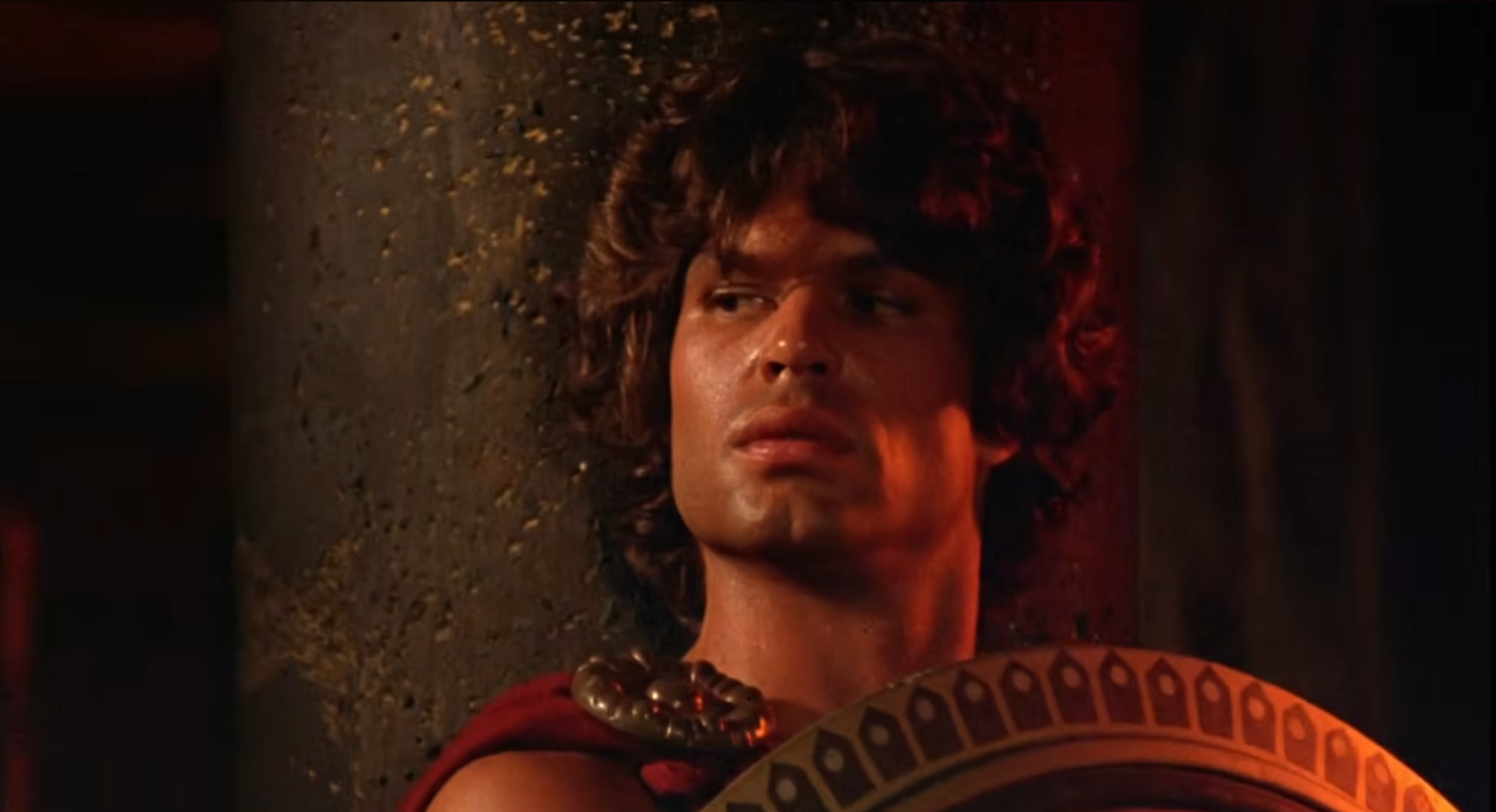 Americký herec Harry Hamlin sa preslávil ako Perseus vo filme Súboj titanov z roku 1981. 