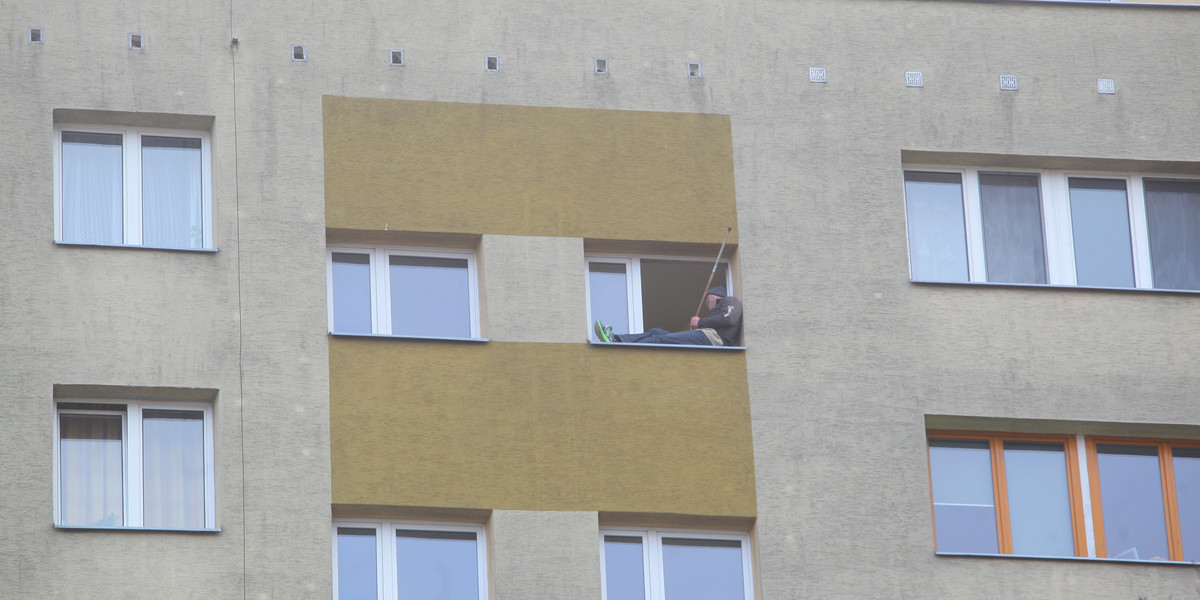 Desperat chciał wyskoczyć z okna