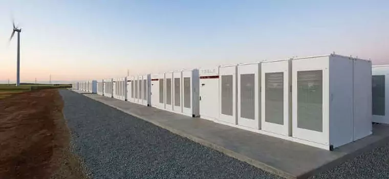 Elon Musk zbudował największy na świecie akumulator litowo-jonowy