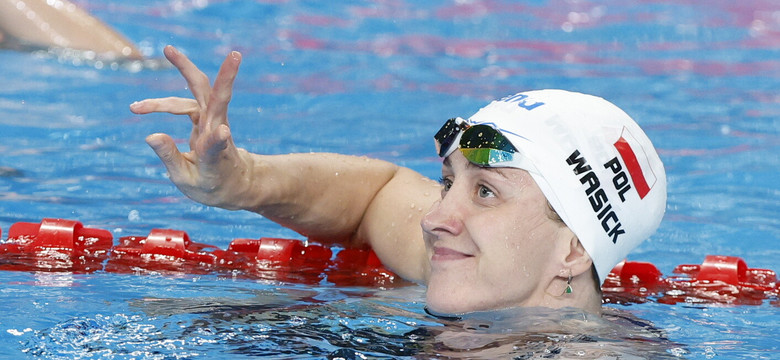 Katarzyna Wasick na podium mistrzostw świata w pływaniu