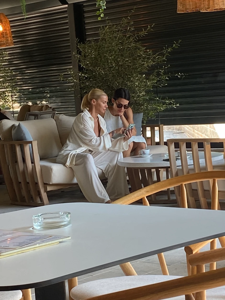 Nataša Bekvalac sa sestrom