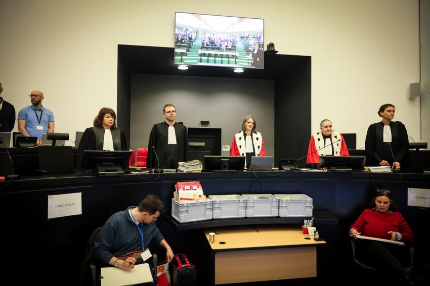 Advokati i sudija u Vanu prvog dana suđenja hirurgu Žoelu Le Skuarneku