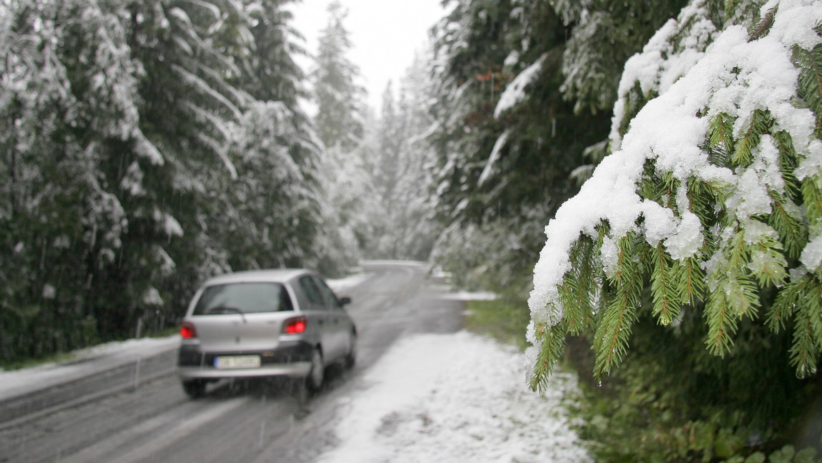 Jak informują służby meteorologiczne cały weekend czekają nas obfite opady śniegu w południowej Polsce.