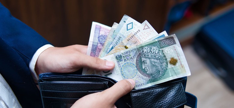 72 090 zł brutto dla każdego pracownika. Tyle od 1 stycznia 2026 wyniesie odprawa