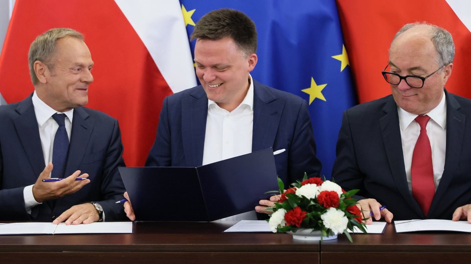 Donald Tusk (przewodniczący Platformy Obywatelskiej), Szymon Hołownia (lider Polski 2050) i Włodzimierz Czarzasty (współprzewodniczący Nowej Lewicy) podczas spotkania w Senacie w Warszawie