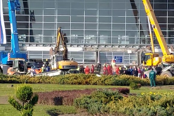 Komemorativni skup u Novom Sadu: Obeležen 21 mesec od pada nadstrešnice uz paljenje sveća i polaganje cveća