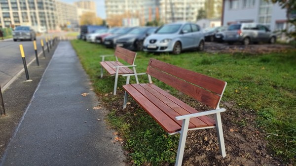 Z nowych ławeczek można już korzystać w całym mieście