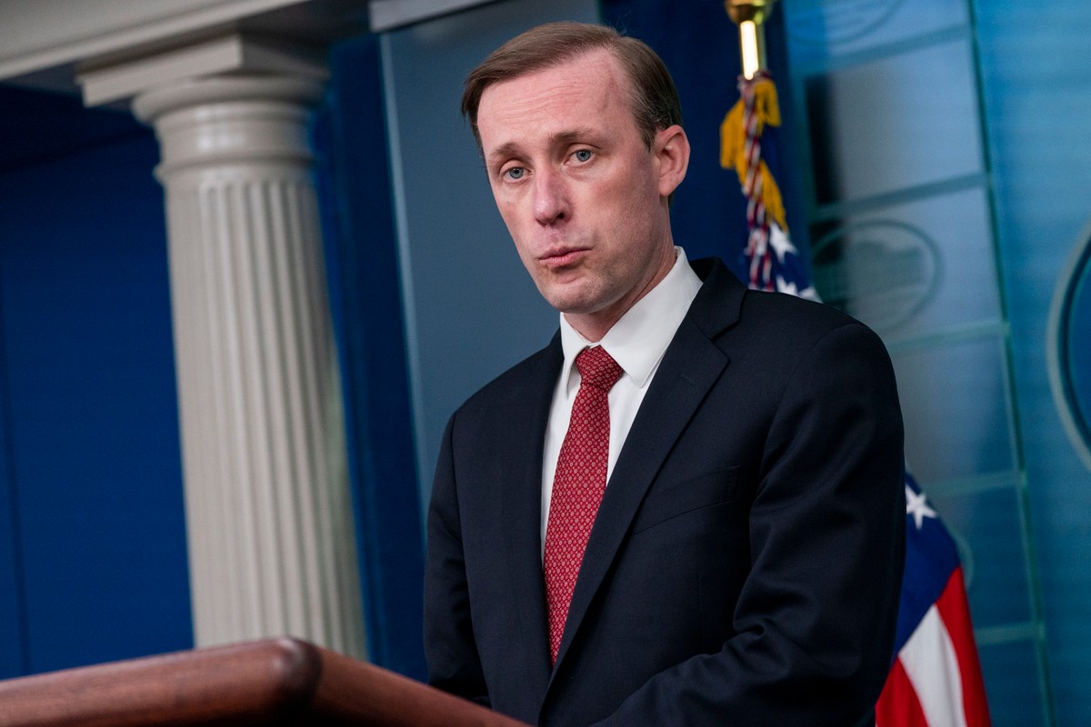 Jake Sullivan dpowiedział w ten sposób na pytanie dziennikarza CNN o to, co jest przyczyną coraz poważniejszych ostrzeżeń USA o możliwej nadchodzącej eskalacji na Ukrainie
