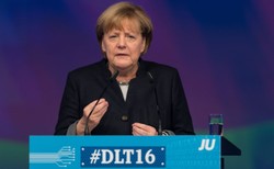 "FAS": Angela Merkel chce zaostrzyć sankcje wobec Rosji