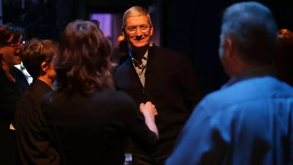 Tim Cook: tysiąc dolarów za iPhone'a X to niewiele