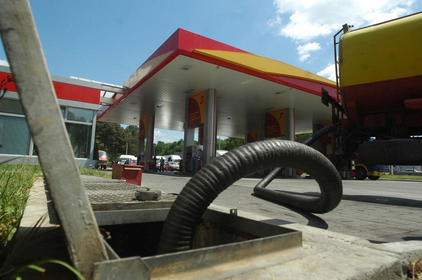 Gorivo će moći da uvoze oni sa dovoljno velikim skladištima