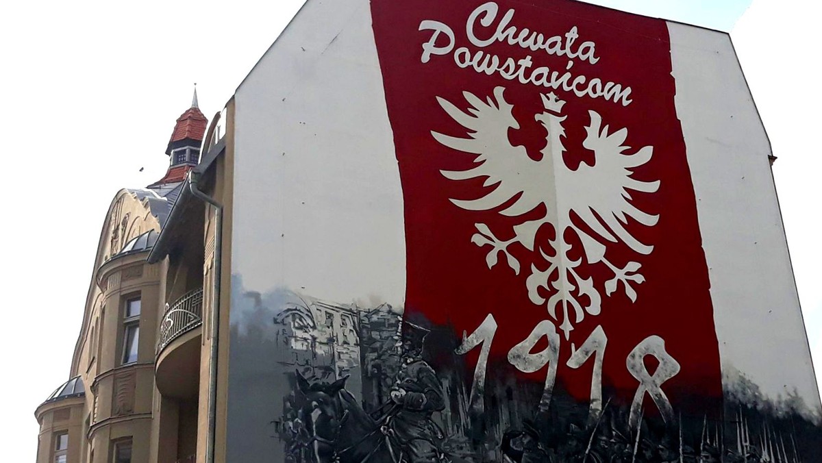 Mieszkańcy Poznania od wczoraj mogą podziwiać nowy mural w mieście. Malowidło powstało na ścianie kamienicy przy ulicy Dąbrowskiego i nawiązuje do powstania wielkopolskiego - jest hołdem złożonym jego uczestnikom. To pierwszy z serii patriotycznych murali, które powstają w ramach obchodów setnej rocznicy tego patriotycznego zrywu oraz odzyskania przez Polskę niepodległości.