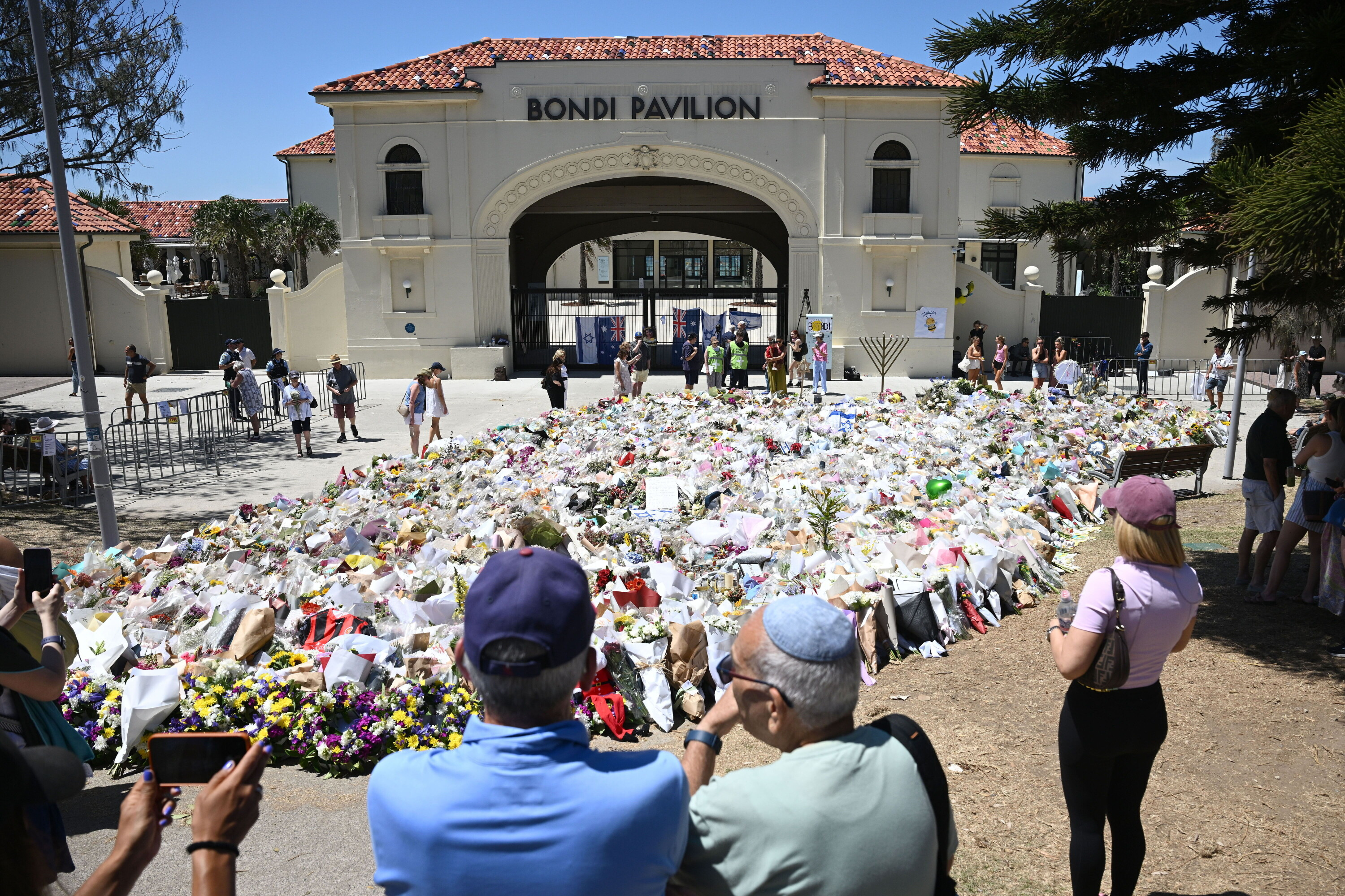 Terror w Sydney: 15 zabitych w ataku IS na świętujących Chanukę