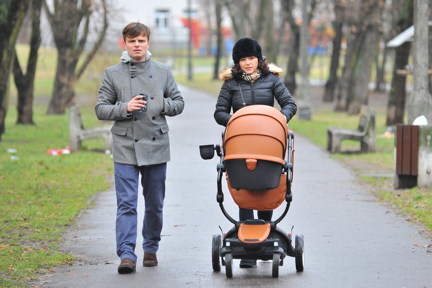 Kasia Cichopek i Marcin Hakiel z córeczką Helenką