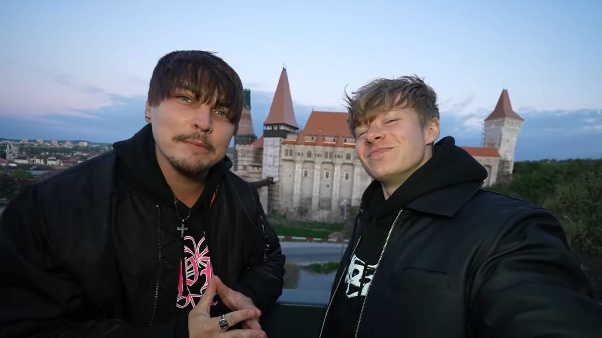 Un grup de youtuberi americani a petrecut noaptea în Castelul Corvinilor și a  vânat fantome: „Este de-a dreptul ireal”