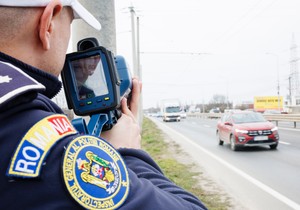 Rumunski policajac sa radarom