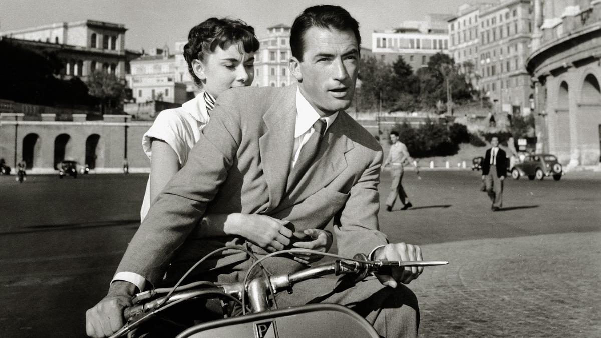 Audrey Hepburn i Gregory Peck w filmie „Rzymskie wakacje w reż. Williama Wylera, 1953 r.