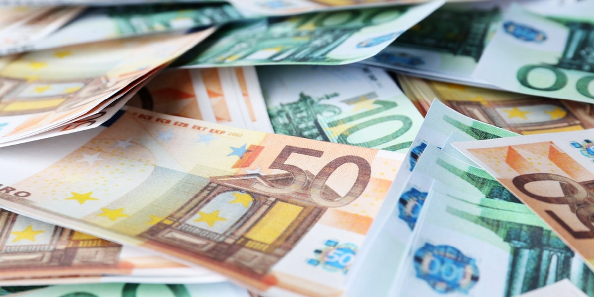 Euro to jedna z głównych walut wymienialnych na świecie obok amerykańskiego dolara
