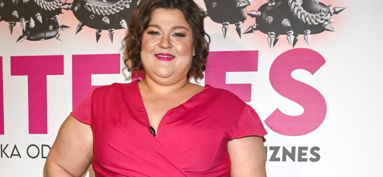 Dominika Gwit zadała szyku podczas premiery spektaklu. Nowa fryzura, inna figura [FOTO]