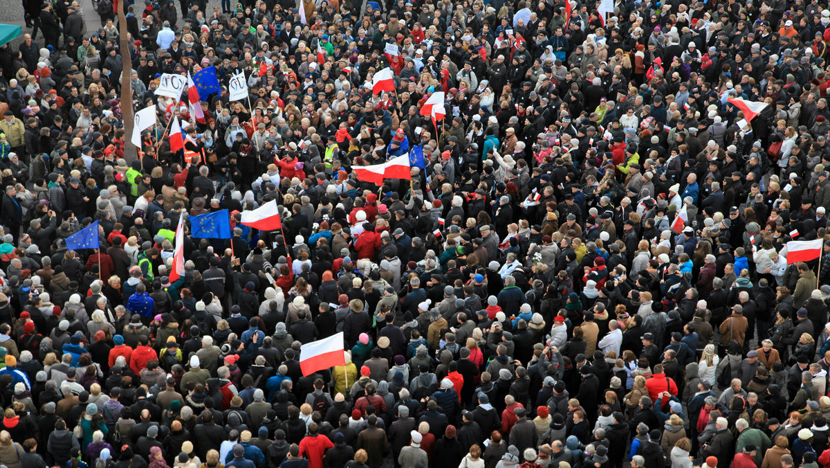 W sobotę na placu Solnym we Wrocławiu odbędzie się kolejna demonstracja zwolenników Komitetu Obrony Demokracji. Tym razem manifestanci będą pikietować w obronie wolnych mediów. Początek zgromadzenia o godz. 14.