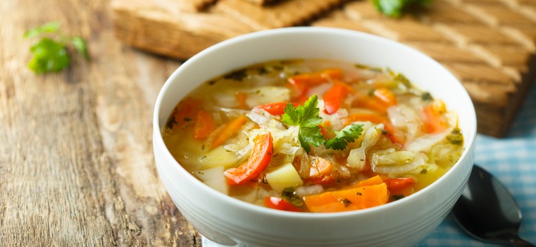 Pyszny obiad na czwartek. Podajemy przepis, Ty gotujesz. Kapuśniak na boczku