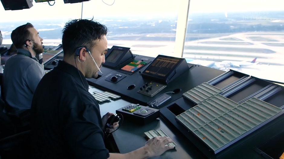 Tak wygląda praca kontrolera ruchu lotniczego