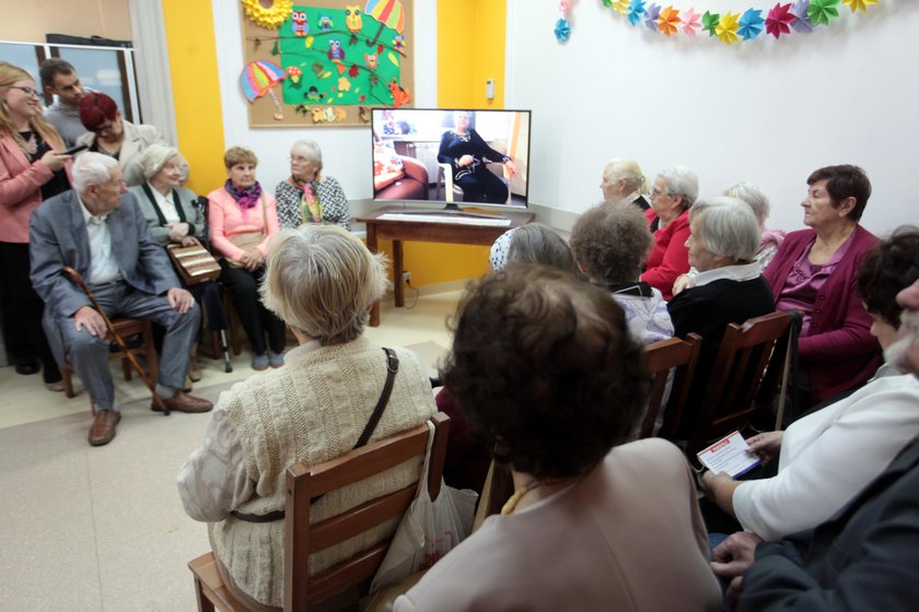 „Seniorze bądź ostrożny. Masz wpływ na swoje bezpieczeństwo” to nowa kampania policji z Gdańska, MOPR i Caritasu