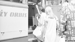 "Ta pani przyszła do mnie w tym kożuchu...". QUIZ o turystyce handlowej w PRL. Pytanie nr 5 jest podchwytliwe