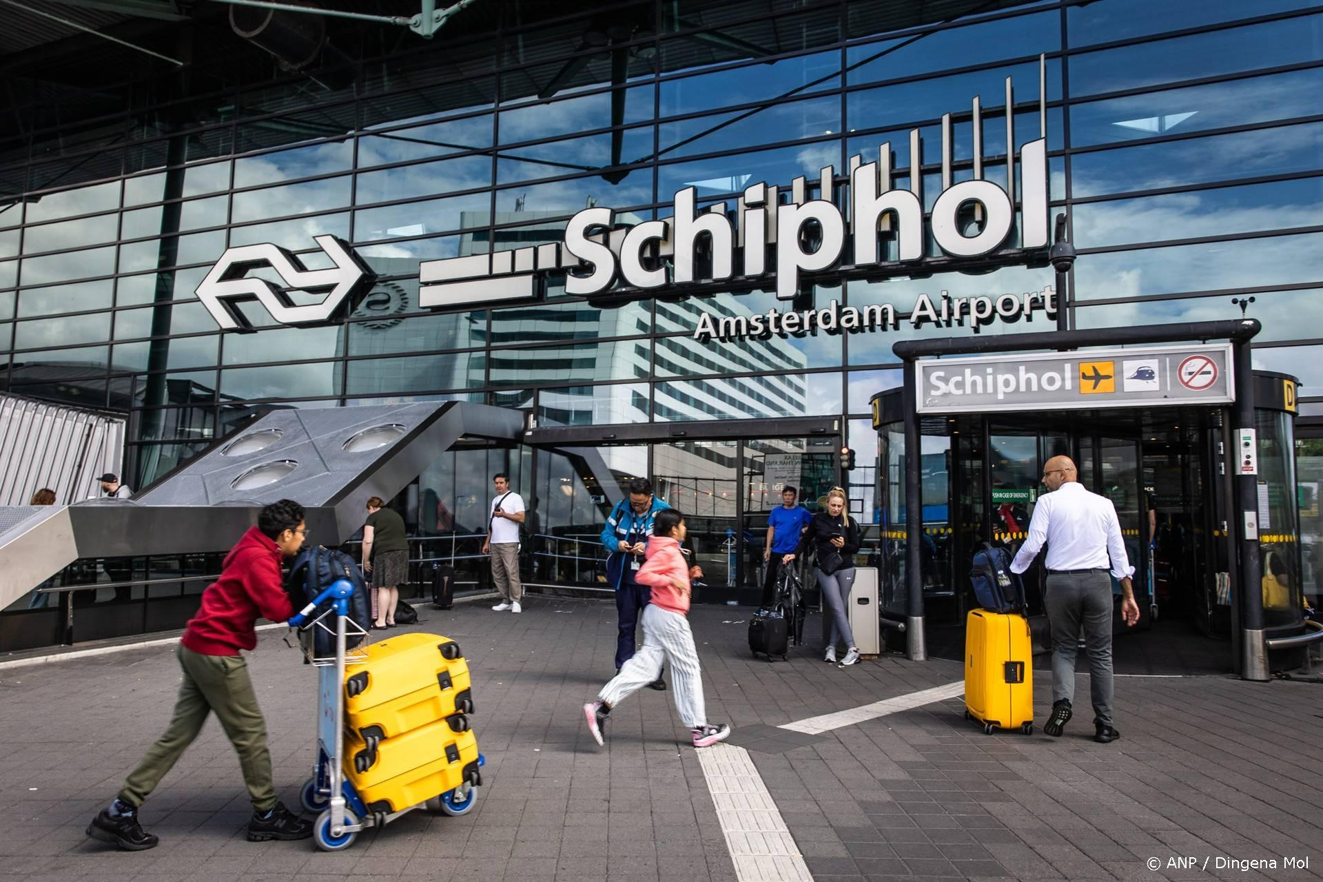 Schiphol installeert tilhulpen op alle 385 werkplekken
