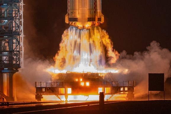 KINA POSLALA ASTRONAUTE U SVEMIR Jedan ostaje godinu dana na stanici: Rekord u pripremi za misiju na Mesec do 2030
