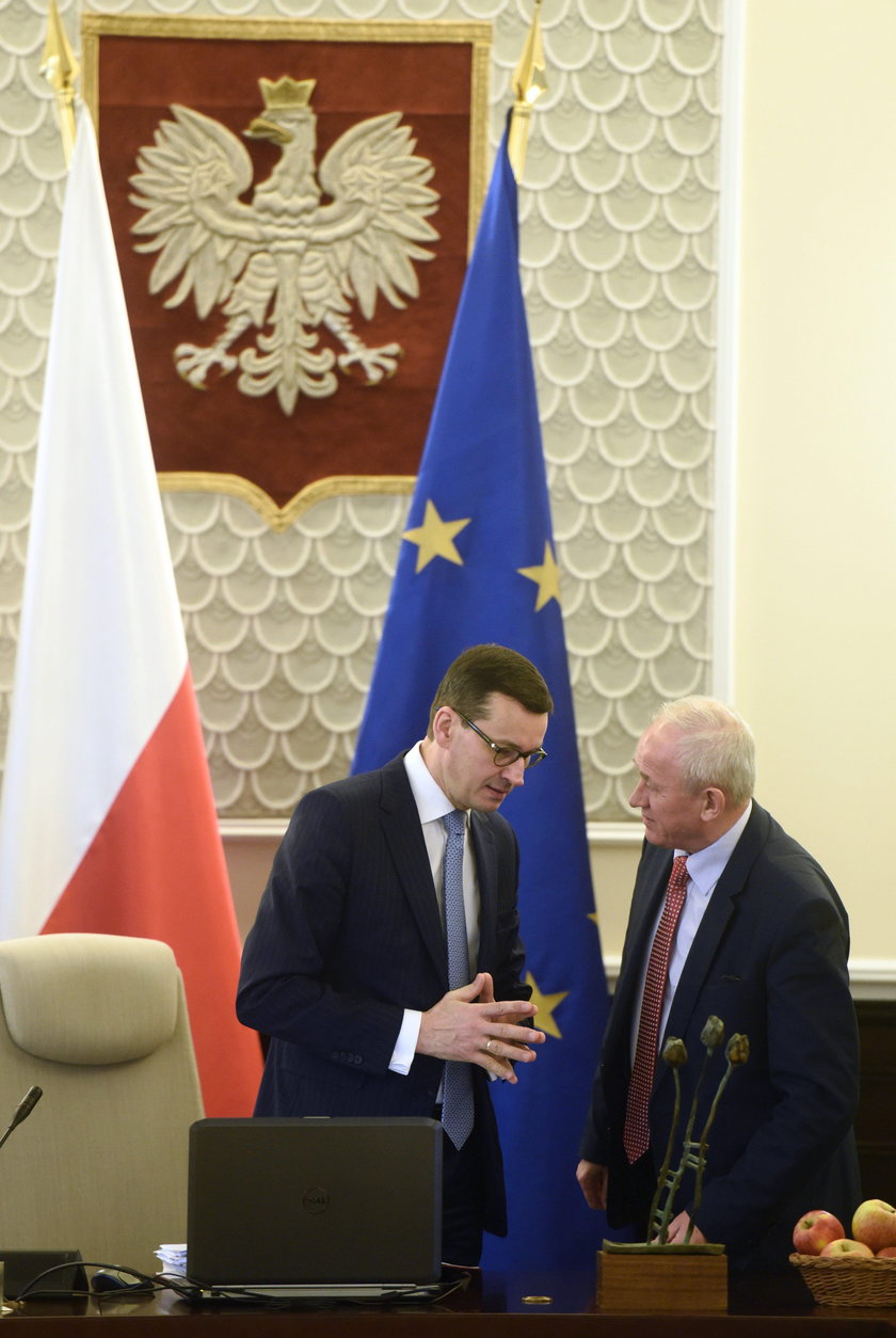 Premier Morawiecki odebrał Tchórzewskiemu nadzór nad Orlenem i Lotosem 