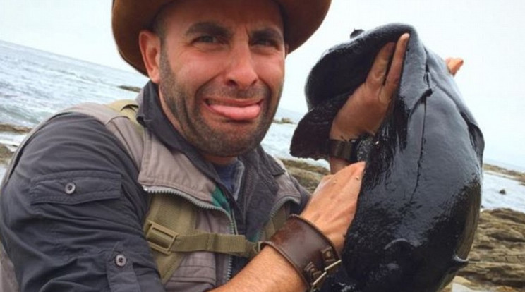 Coyote Peterson az ötkilós tengeri csigával / Fotó: Instagram