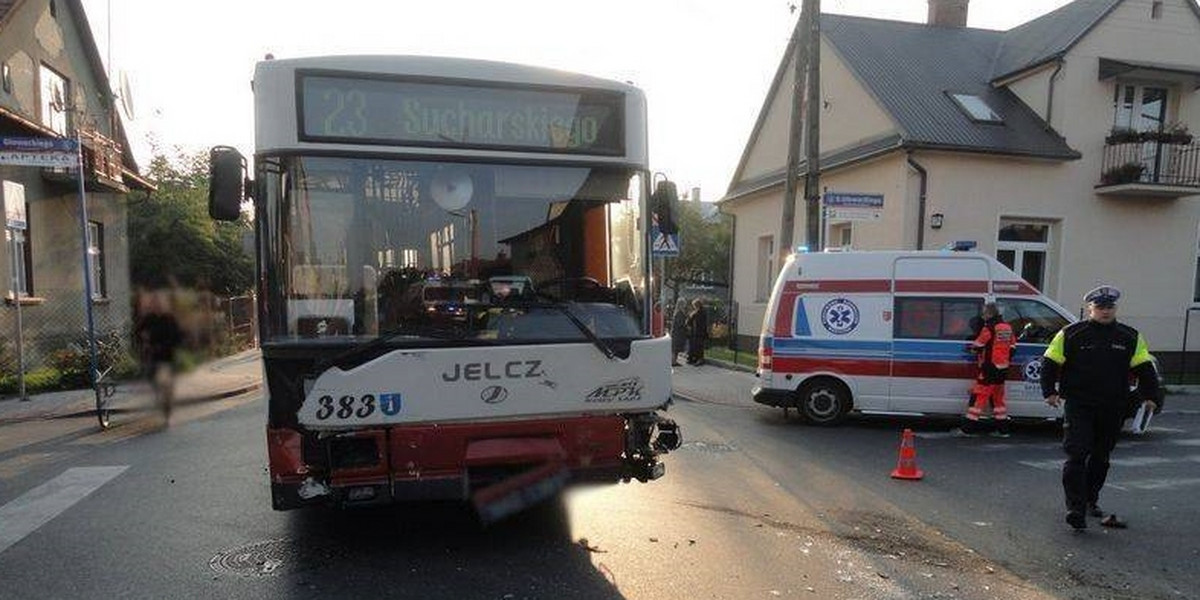 Wypadek miejskiego autobusu.