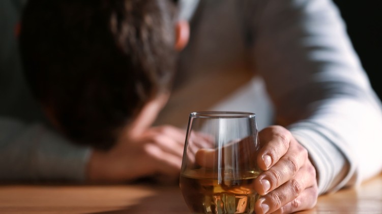 alkohol, daganat, májbetegség, agyvérzés