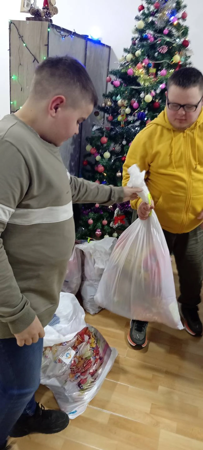 Marek podelio paketiće