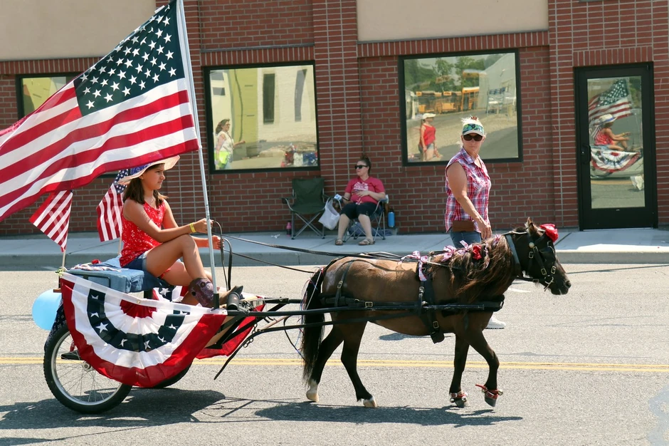 Pripreme za proslavu Dana nezavisnosti u Bentonu, Njujork