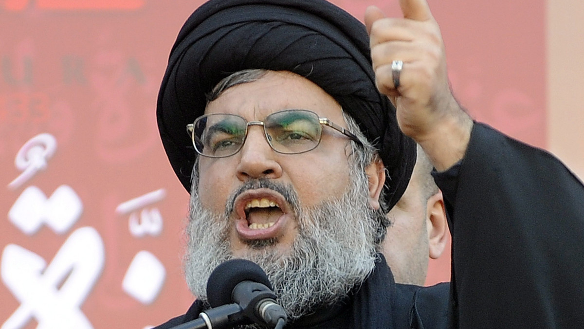 Przywódca szyickiego Hezbollahu szejk Hasan Nasrallah pojawił się we wtorek na obchodach święta Aszura w szyickiej dzielnicy Bejrutu. W swoim pierwszym publicznym wystąpieniu od 2006 roku oskarżył Stany Zjednoczone o mieszanie się w arabską wiosnę.