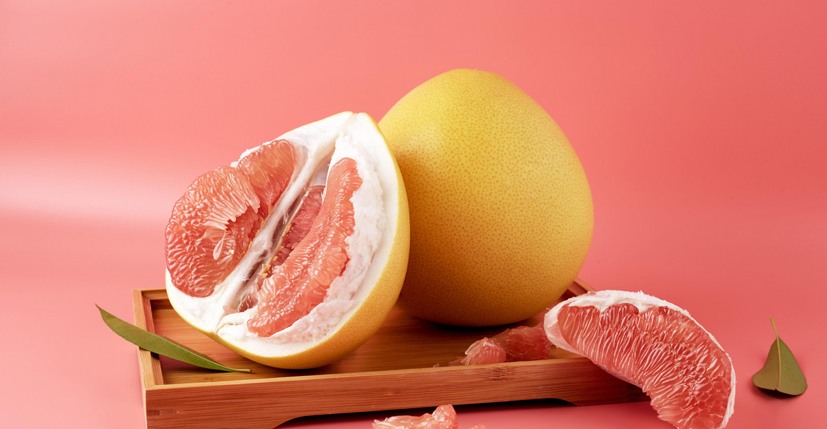 Pomelo kalorie, właściwości zdrowotne. Jak jeść pomelo? [WYJAŚNIAMY]