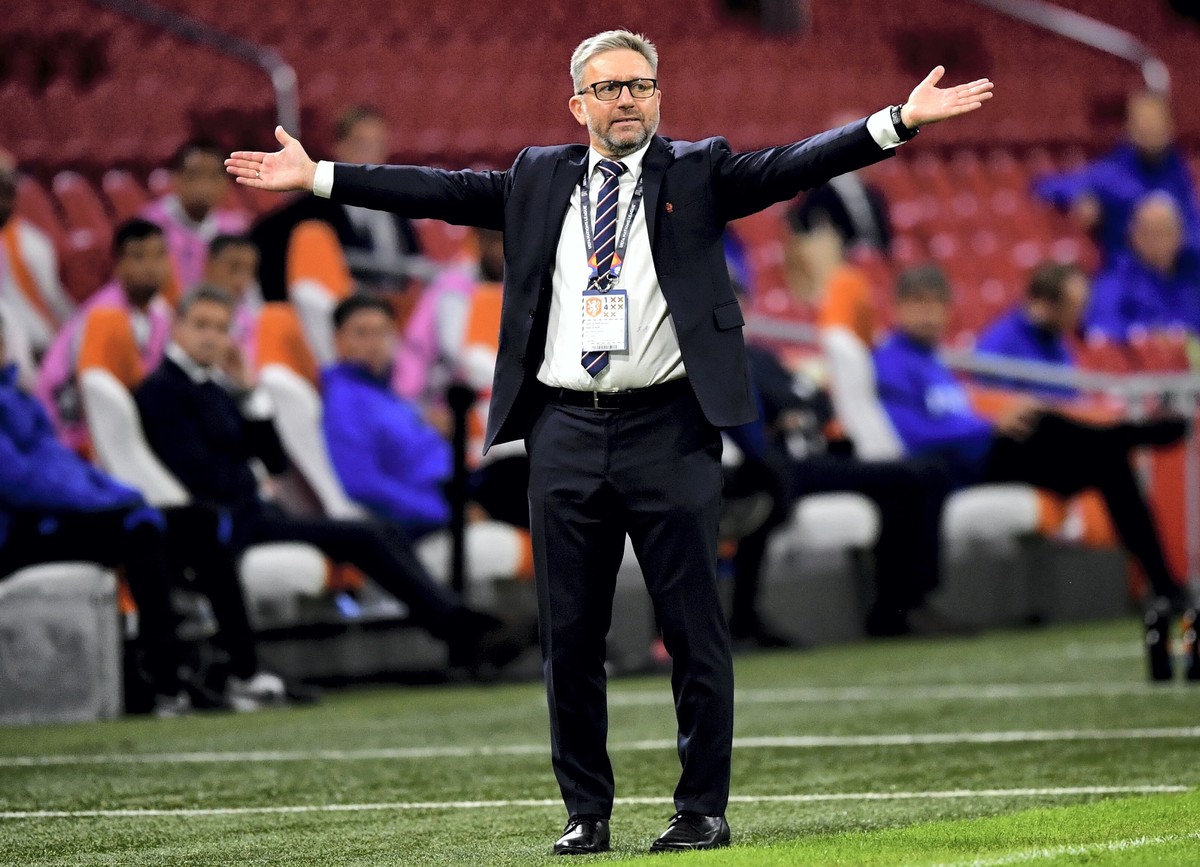 Trener reprezentacji Polski Jerzy Brzęczek podczas meczu 2. edycji piłkarskiej Ligi Narodów z Niderlandami, na stadionie "Johan Cruijff ArenA"