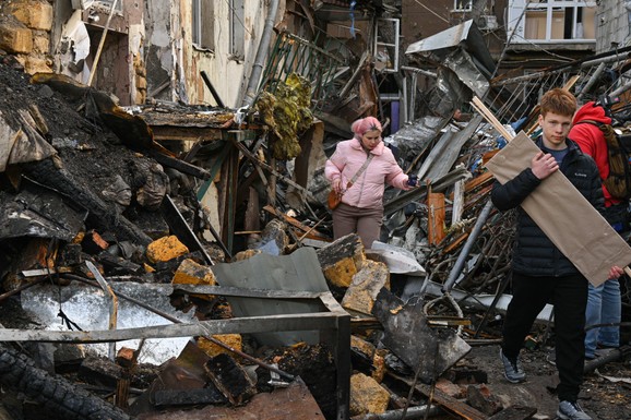 (FOTO, VIDEO) BESANA NOĆ U ODESI Rusi gađali stambene zgrade, buktali požari, ima MRTVIH: Dve dece spaseno iz ruševina