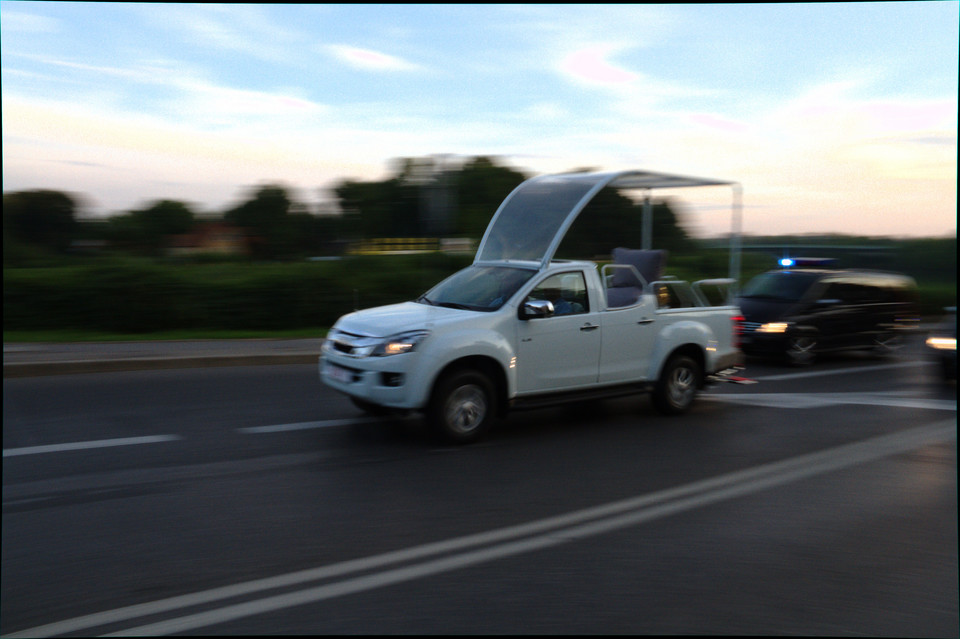 Papamobile na ulicach Krakowa