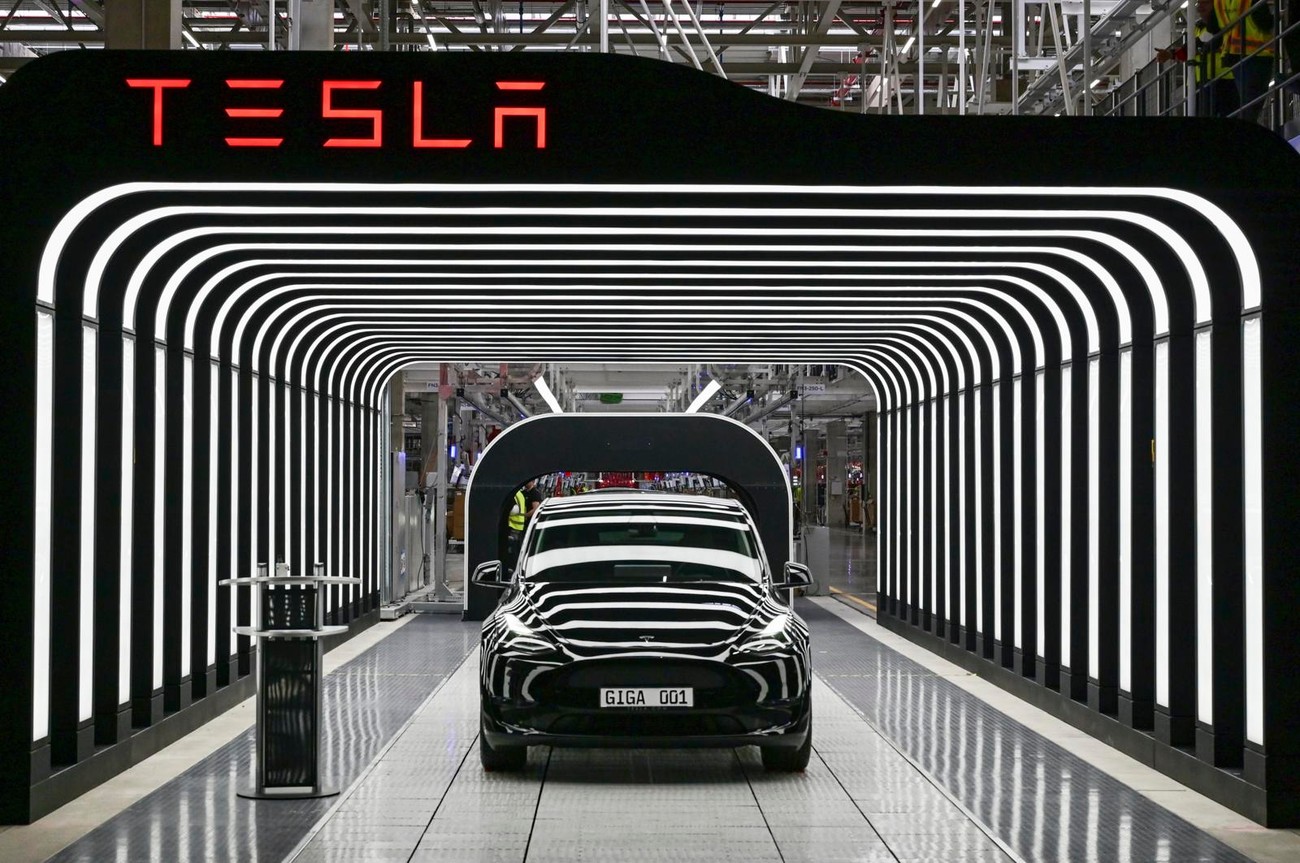 Tesla povlači 1,1 milion vozila iz SAD, ovo je razlog