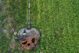 Wieża rosyjskiego czołgu T-72 zniszczonego podczas walk w Ukrainie