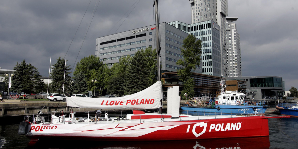 Jacht I Love Poland miał promować Polskę, stoi zacumowany w porcie