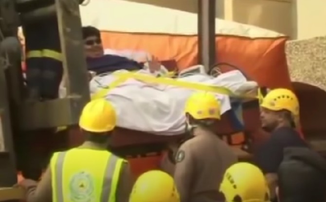 Kalida su iz kuće morali da iznesu uz pomoć specijalno napravljene dizalice