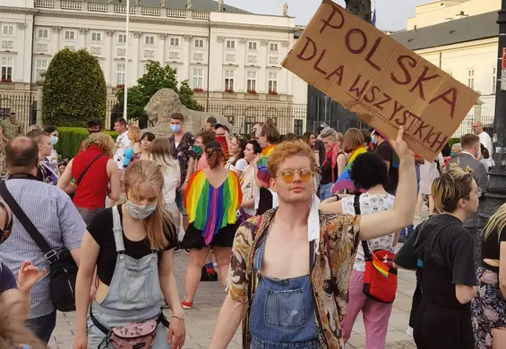 Duda podsyca homofobię i naraża dzieciaki LGBT na hejt, ale proszę go zrozumieć, nadal bardzo chce być prezydentem