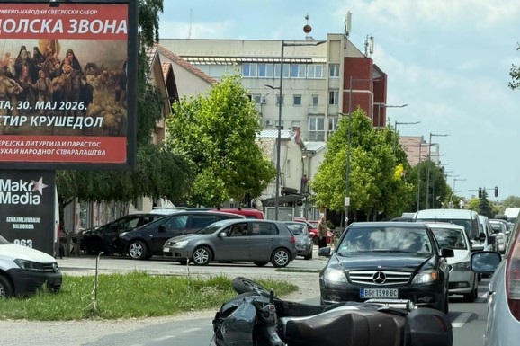TEŠKA NESREĆA U NOVOJ PAZOVI Oboren motociklista (FOTO)